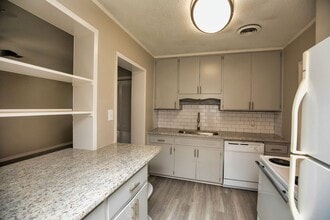 118 Nottingham Ct in Montgomery, AL - Building Photo - Building Photo