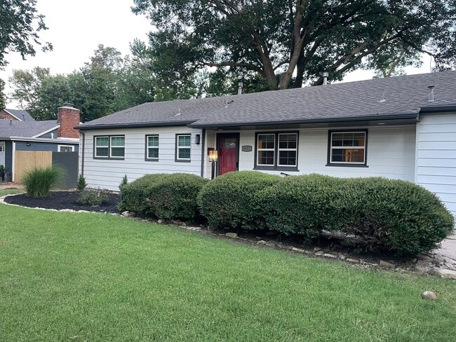 1012 Elmwood St in Norman, OK - Building Photo - Building Photo