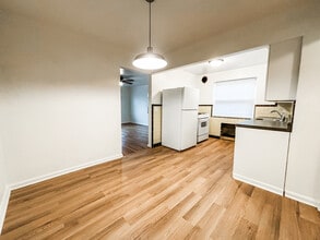 6114 Dryden Ave, Unit Apt. #1 in Cincinnati, OH - Foto de edificio - Building Photo