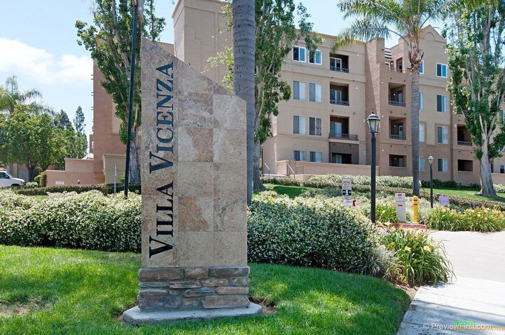 8889 Caminito Plaza Centro, Unit 7221 in San Diego, CA - Building Photo