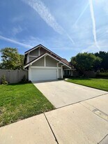 5860 Mulberry Ridge Dr in Camarillo, CA - Building Photo
