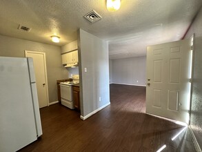 Avenue Las Brisas in Houston, TX - Building Photo - Building Photo