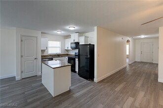 4558 Barbuda Dr in Tavares, FL - Building Photo - Building Photo