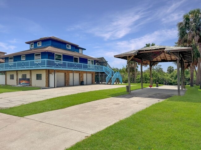 9903 Bay Dr in Gibsonton, FL - Building Photo - Building Photo