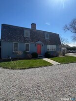 84 Waterside Ln in Clinton, CT - Building Photo