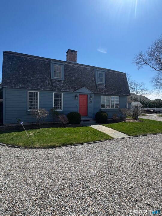 84 Waterside Ln in Clinton, CT - Building Photo