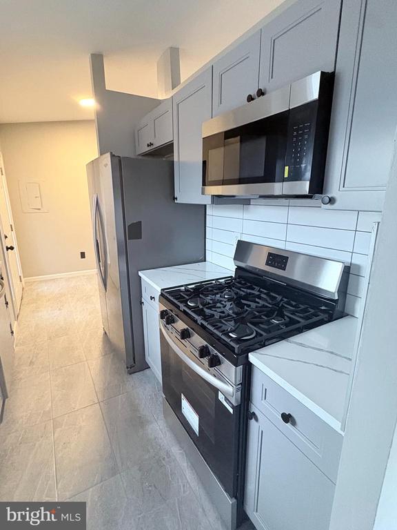 390 Aldeberan Dr in Washington Township, NJ - Building Photo - Building Photo