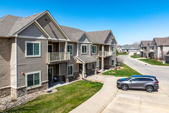 Brookside Condo in West Des Moines, IA - Foto de edificio - Building Photo