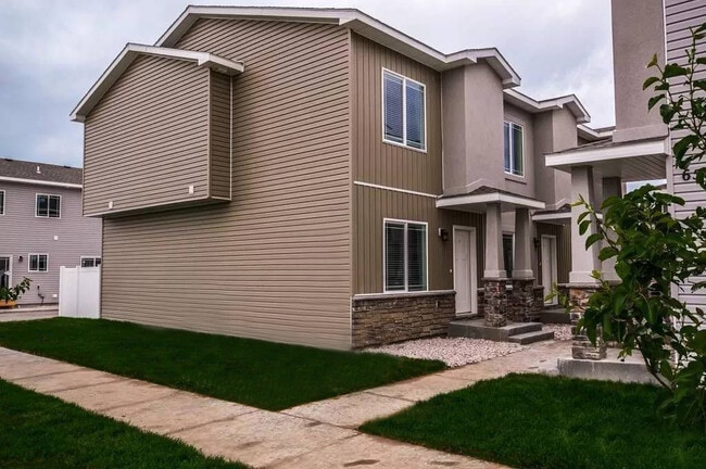 property at 714 S Saturn Ave