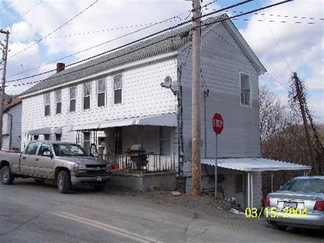 36 Main St in Petersburgh, NY - Foto de edificio - Building Photo