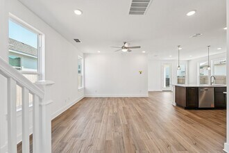 1112 Yaupon Holly Dr in Georgetown, TX - Foto de edificio - Building Photo