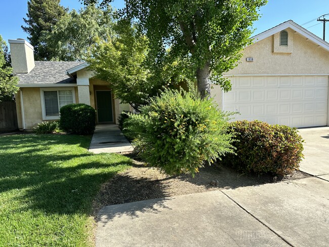 1030 Kamm Ave in Kingsburg, CA - Building Photo - Building Photo