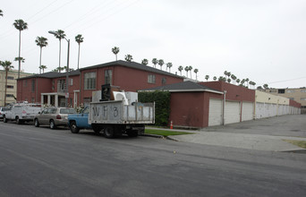 5301 Russell Ave in Los Angeles, CA - Building Photo - Building Photo