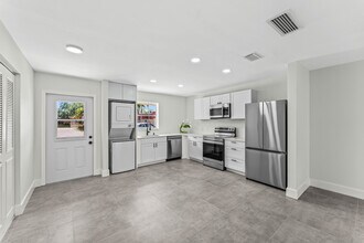 711 Laconia Cir in Greenacres, FL - Building Photo - Building Photo