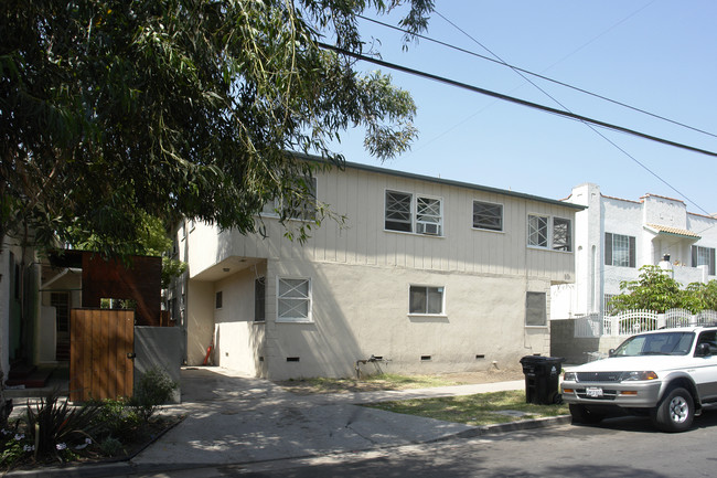 5131 Clinton St in Los Angeles, CA - Building Photo - Building Photo