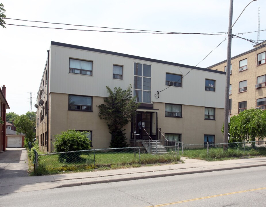 480 Caledonia Rd in Toronto, ON - Building Photo