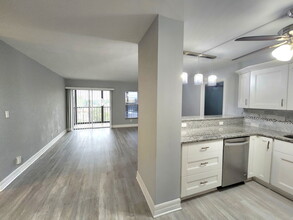 2901 26th St W, Unit 403 in Bradenton, FL - Building Photo - Building Photo