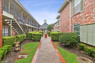7920 Rockwood Ln, Unit 202 in Austin, TX - Building Photo - Building Photo