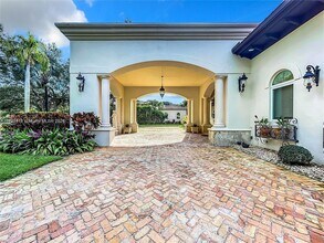 6710 SW 92nd St in Miami, FL - Building Photo - Building Photo