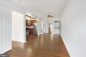 240 W Girard Ave in Philadelphia, PA - Building Photo - Building Photo