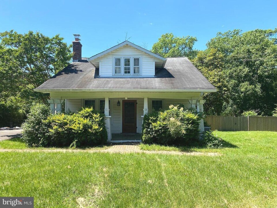 10304 Gunston Rd in Lorton, VA - Building Photo