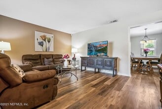 4872 Lofty Pines Cir W in Jacksonville, FL - Building Photo - Building Photo