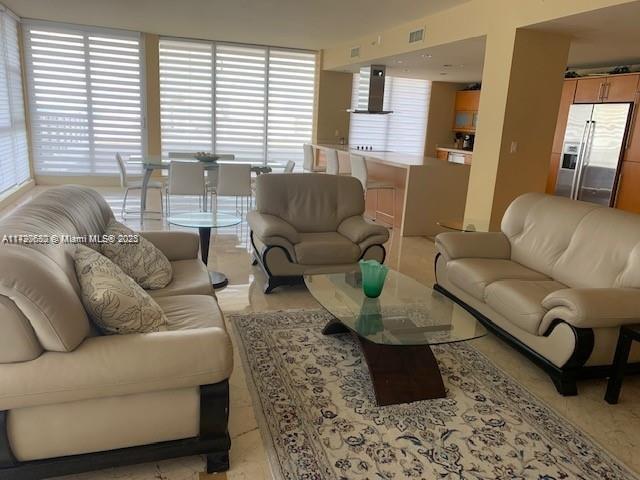 100 Lincoln Rd, Unit # PH4 in Miami Beach, FL - Building Photo