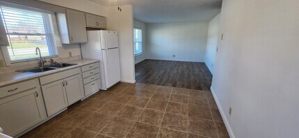 1374 Hemlock Dr in Jasper, IN - Foto de edificio - Building Photo