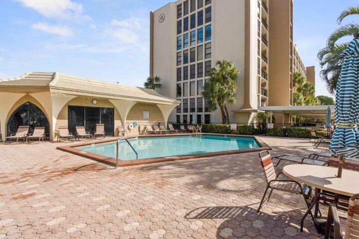 1629 Riverview Rd, Unit 221 in Deerfield Beach, FL - Building Photo
