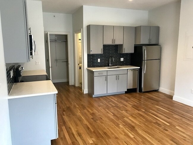 166 Newbury St in Boston, MA - Building Photo - Building Photo