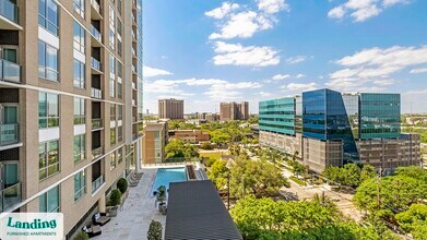 5280 Caroline St, Unit 1804.1409209 in Houston, TX - Foto de edificio - Building Photo
