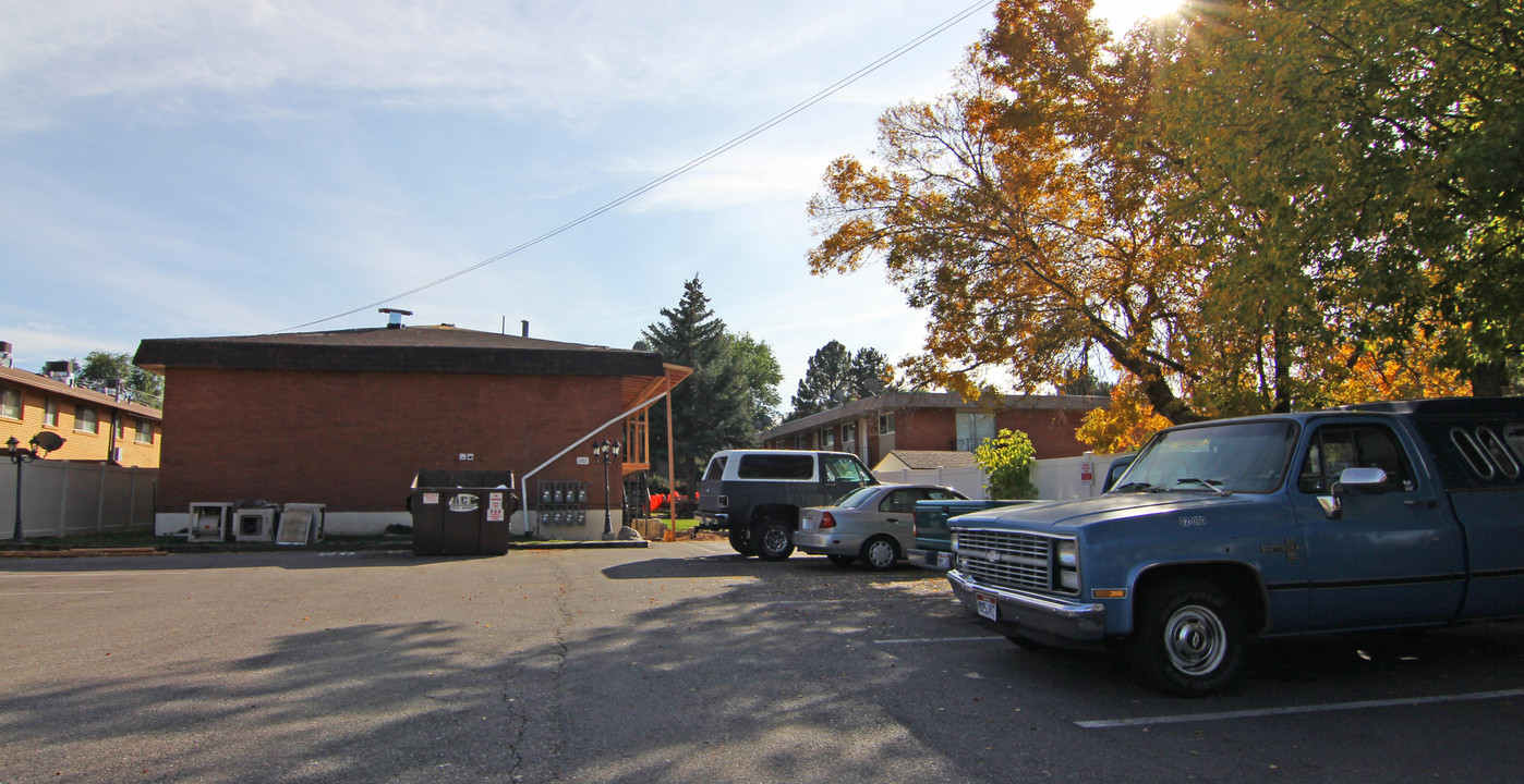 367 W 4900 S in Washington Terrace, UT - Foto de edificio