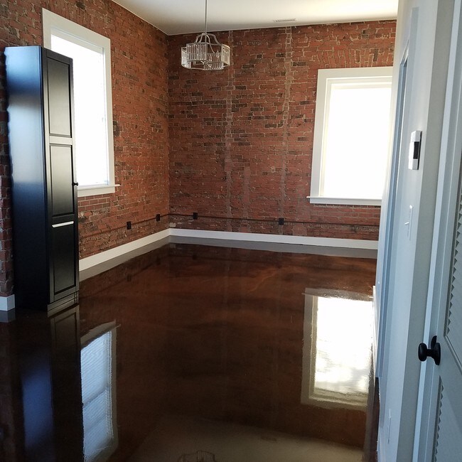 2362 Main St Apartments and Nearby Stratford Apartments For Rent