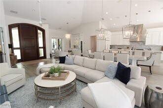 875 Gulf Shore Blvd S in Naples, FL - Building Photo - Building Photo