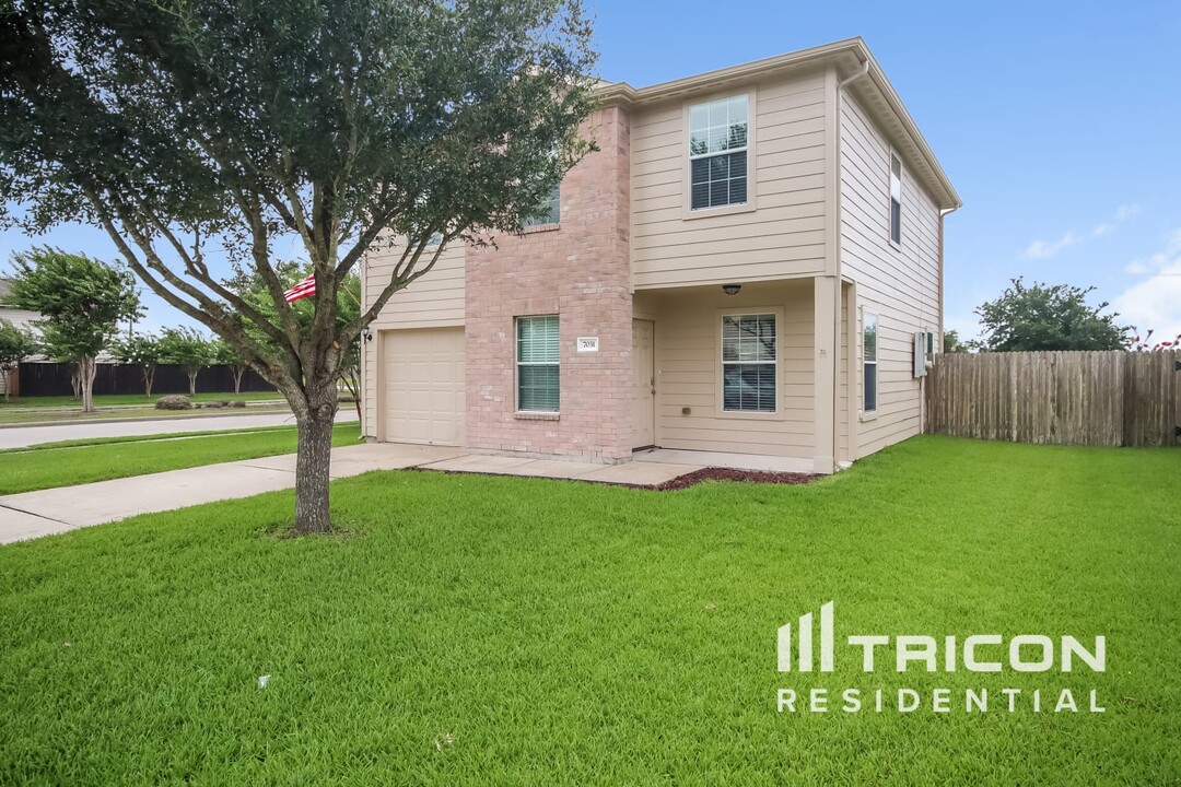 7031 Rosebud Hollow Ln in Richmond, TX - Building Photo