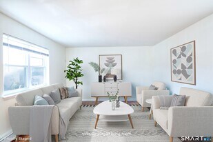 25 Alexander St in Greenwich, CT - Building Photo