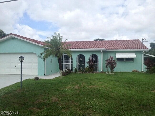 property at 2505 Lakeview Dr