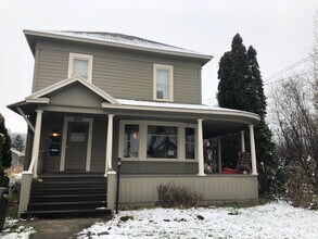 1226 E 12th St, Unit #3 in The Dalles, OR - Building Photo - Building Photo