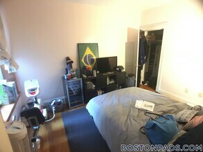 157 Thorndike St, Unit 1 in Brookline, MA - Foto de edificio - Building Photo