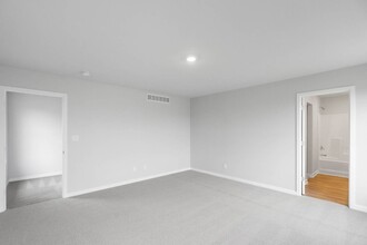 5653 Brookview Ave in Des Moines, IA - Building Photo - Building Photo