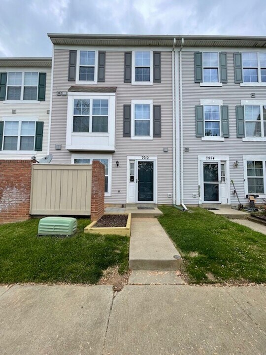 7912 Otter Cove Ct in Gaithersburg, MD - Building Photo