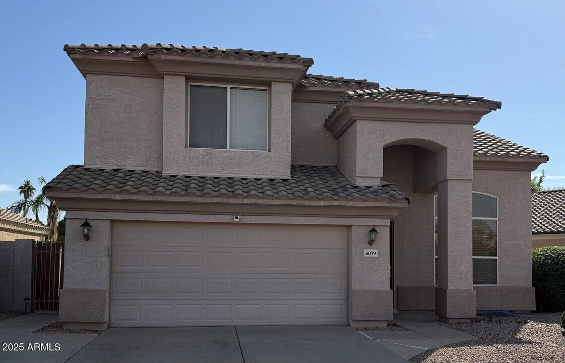 6079 W Irma Ln in Glendale, AZ - Building Photo