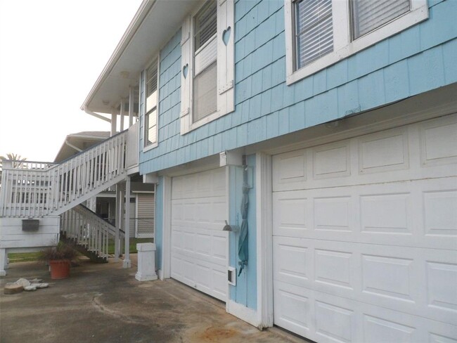 1104 Redfish St in Hitchcock, TX - Building Photo - Building Photo