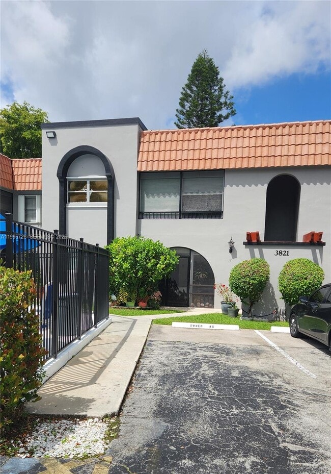 3811 NW 84th Ave in Sunrise, FL - Building Photo - Building Photo