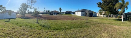 2540 NW 19th Pl in Cape Coral, FL - Building Photo - Building Photo