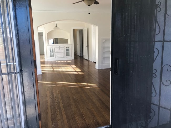 property at 2833 Somerset Dr