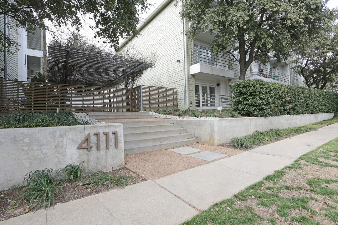 The Colonnade on Cole in Dallas, TX - Building Photo