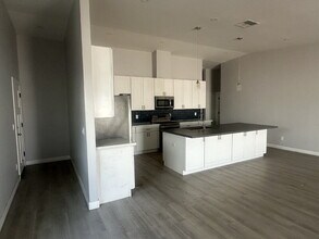 2527 E Broadway Rd in Phoenix, AZ - Building Photo - Building Photo