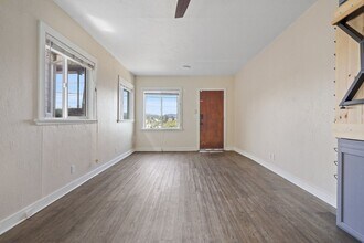 916 Pleasant Ave in Bremerton, WA - Building Photo - Building Photo