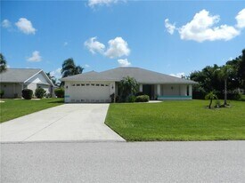 80 Mariner Ln in Rotonda West, FL - Building Photo
